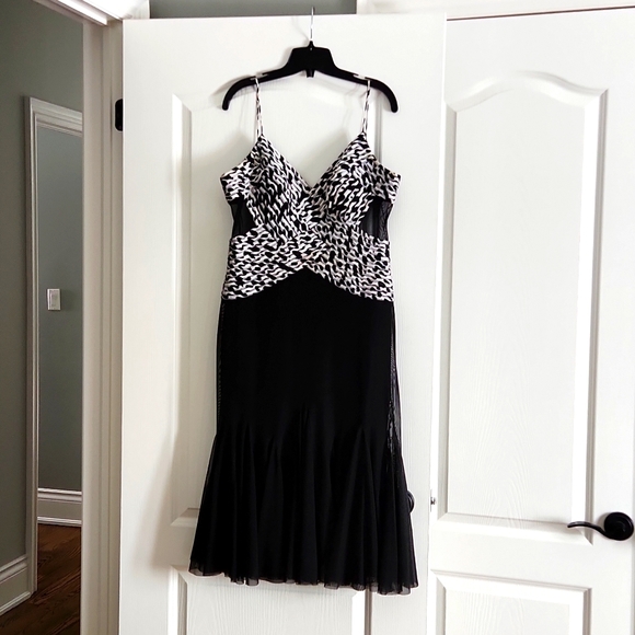 Size 10 J S Collections black and white sheer fabric dress with padded bra. - Picture 1 of 6